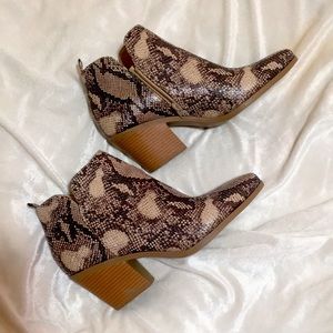 Women’s Snakeskin booties. WORN ONCE! ✨